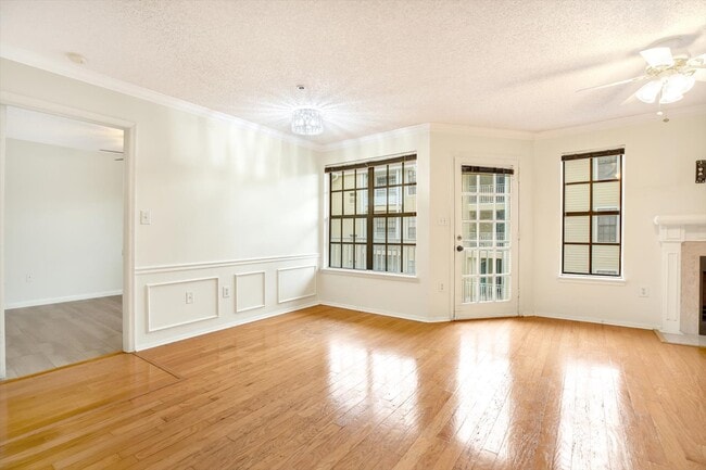 Open floor plan - 1000 W Horatio St