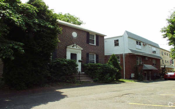 Foto principal - 1020-1024 Fox Chase Rd