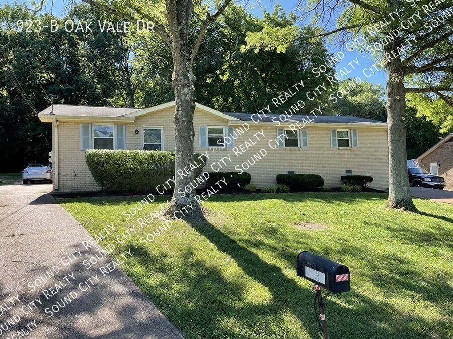 Primary Photo - 923 Oak Vale Dr