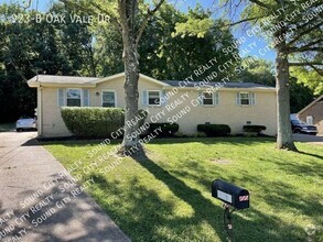 Building Photo - 923 Oak Vale Dr