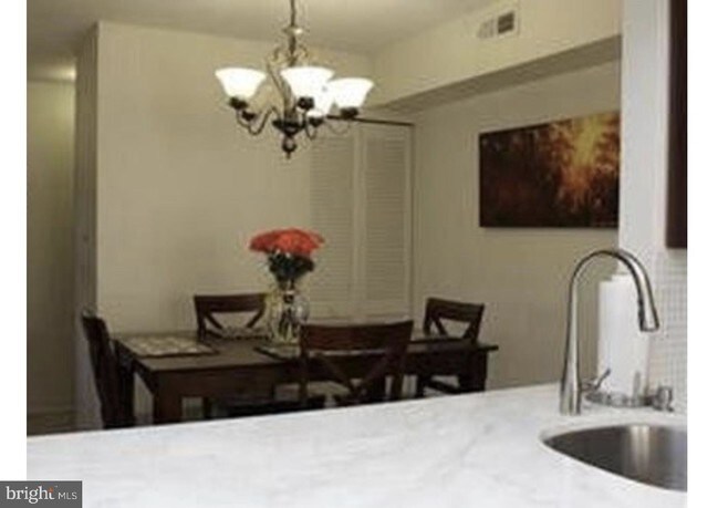 Building Photo - 327A Delancey Pl