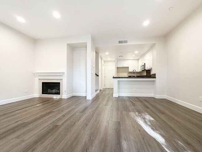 Building Photo - Beautiful Condo in San Clemente.