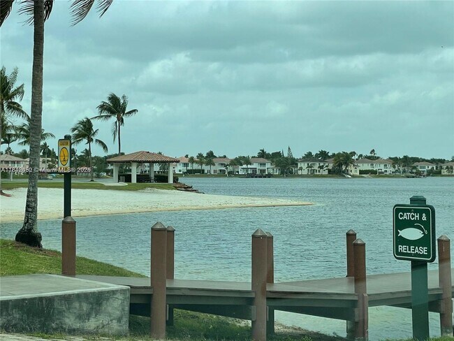 Foto del edificio - 10730 NW 66th St