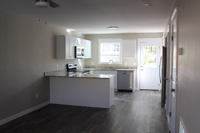 Building Photo - 109 Buster Ln