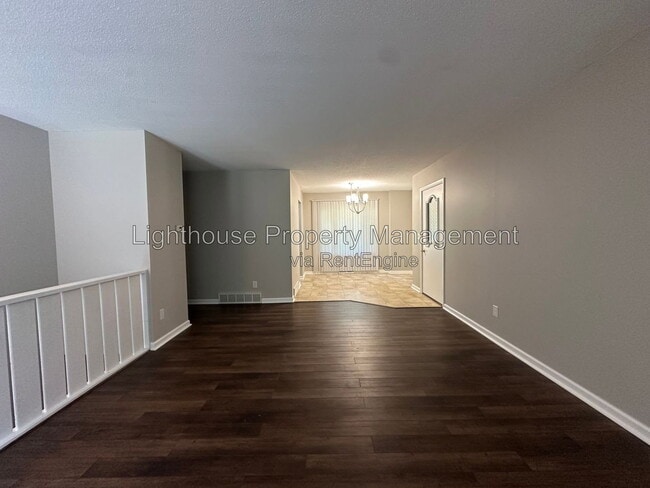 Building Photo - 120 Heather Hills Dr