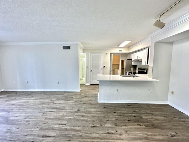 Building Photo - 15075 Michelangelo Blvd