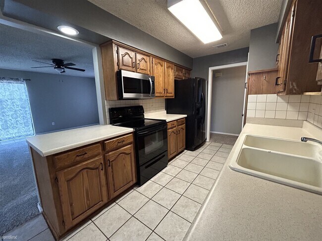 Building Photo - 3 br, 2 bath House - 2109 Wisteria St