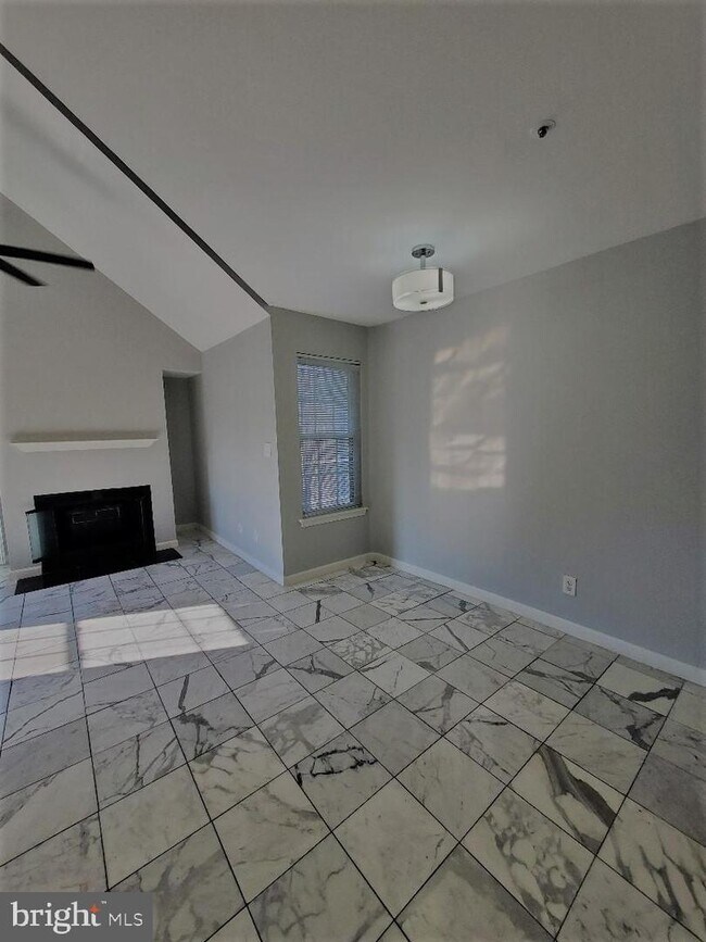Building Photo - 13580 Lord Sterling Pl