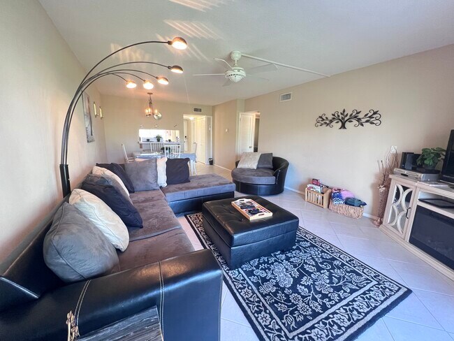 Foto del edificio - 721 S Beach St