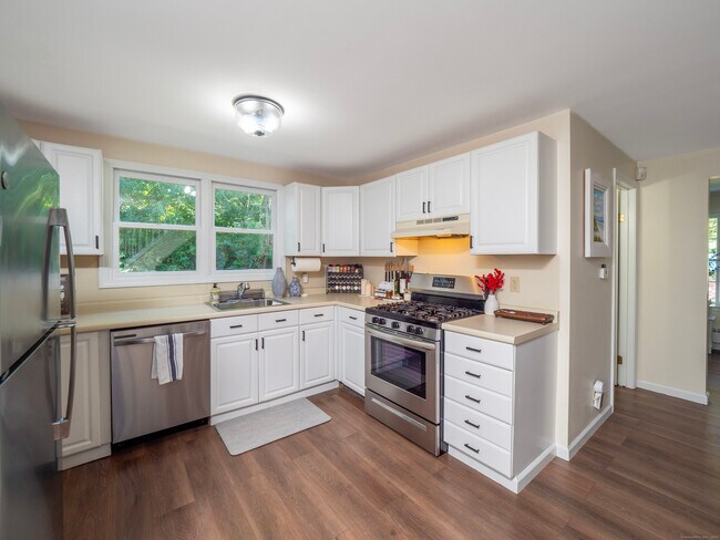 Foto del edificio - 110 Sanfordtown Rd