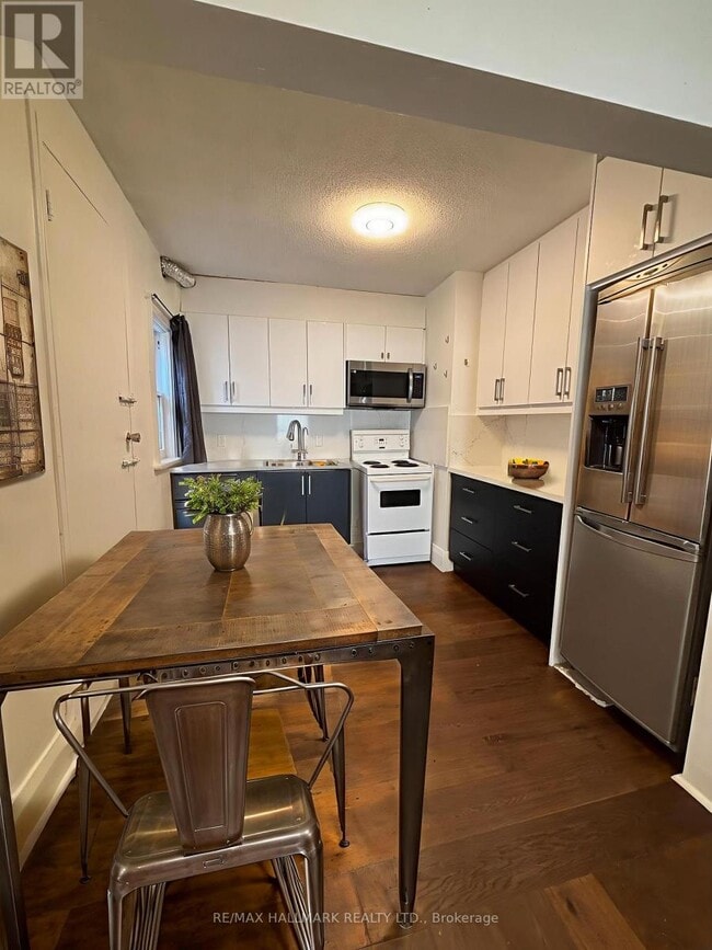 Building Photo - 1616A Bloor St