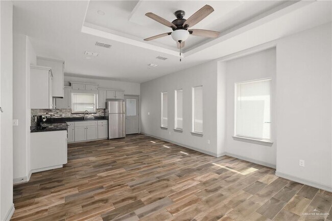 Building Photo - 5800 Nightingale Ave