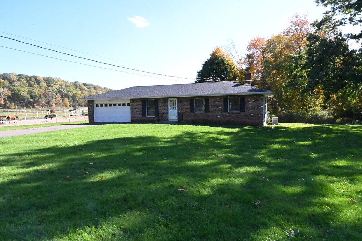 Foto principal - 440 Barberry Rd