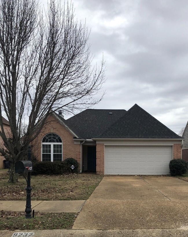 Building Photo - 9237 Lakeshore Dr