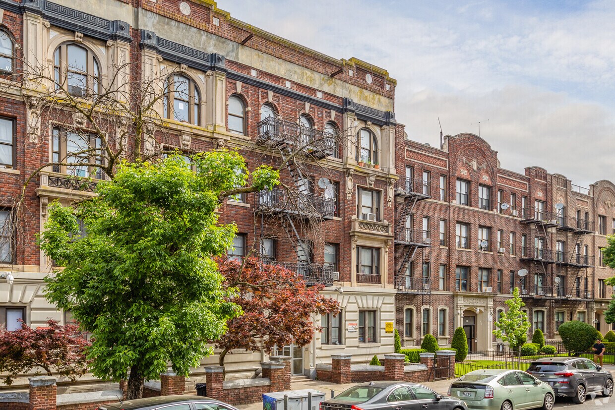 Building Photo - 259 Parkside Ave