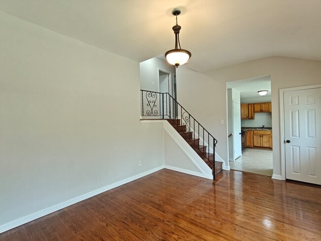 Building Photo - 2313 S Cuthbert Dr