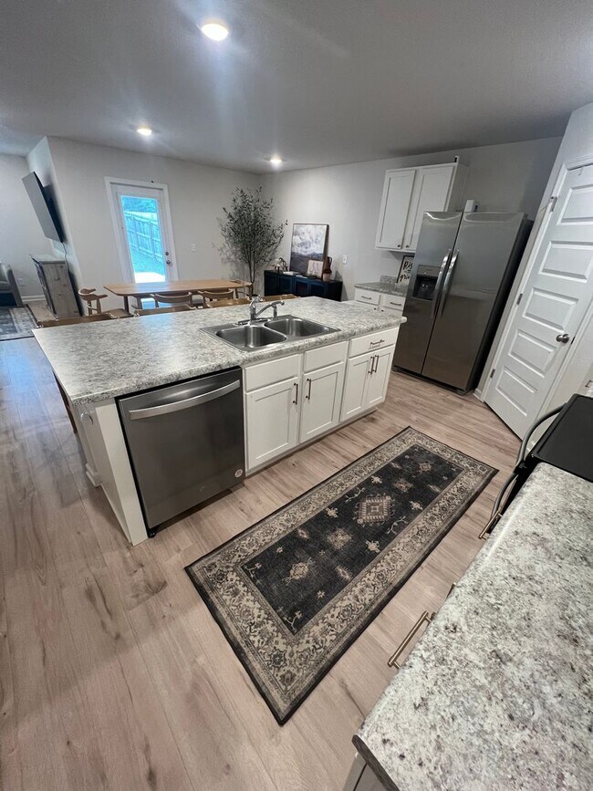 Building Photo - Woodlands 4 bed 2 bath gem !