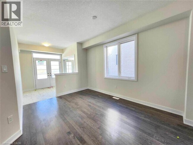 Building Photo - 70 Eastbridge Ave