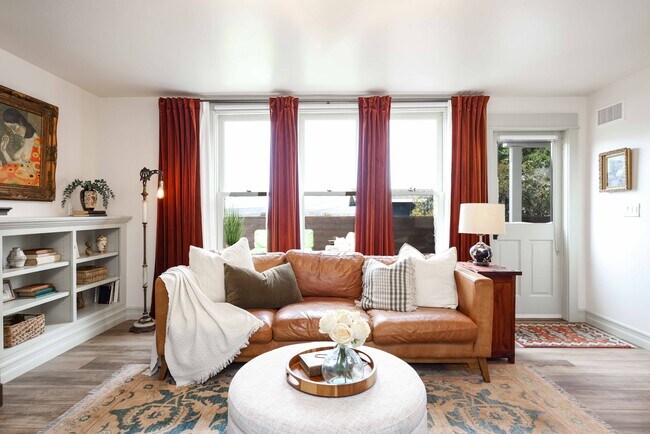 Living room with harbor view - 2214 Brant St