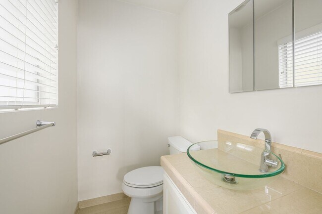Building Photo - 7618 Birdview Avenue, UNIT 1