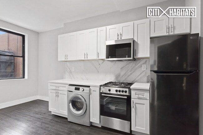 Building Photo - 321 E 115th St
