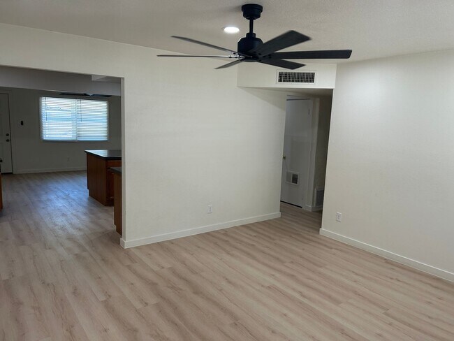 Foto del edificio - Single level 4 bedroom home available for occupancy NOW!