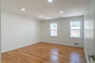 Large Master Bedroom - Presidential Estates