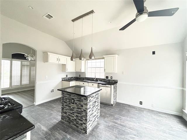 Building Photo - 7120 Chateau Dr