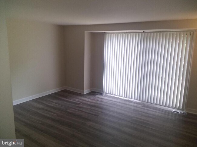 Foto del edificio - 5407 Fallriver Row Ct