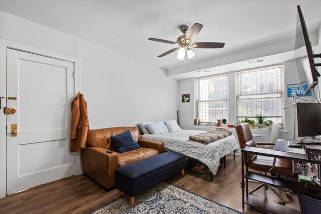 Foto del edificio - 3727 N Pine Grove Ave
