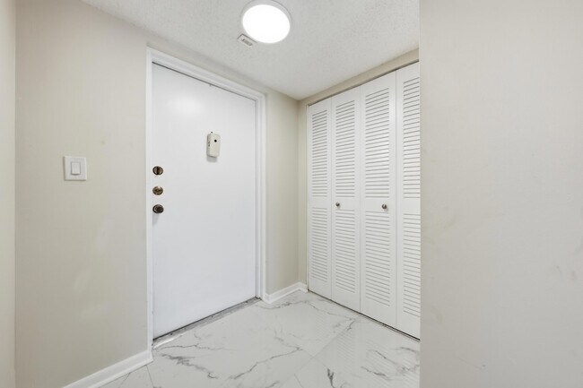 Foto del edificio - 3000 Riverside Dr