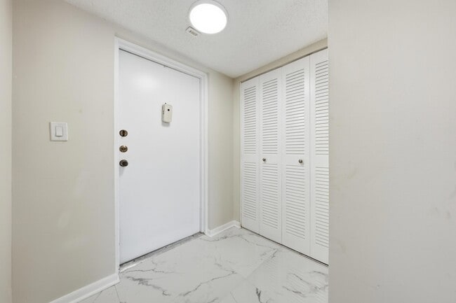 Building Photo - 3000 Riverside Dr