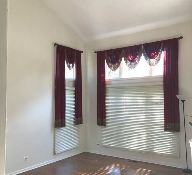 Building Photo - 1120 Fieldstone Ln