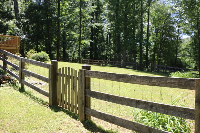 Building Photo - 7204 Woods Edge Ct