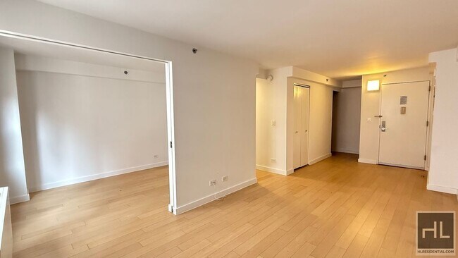 Building Photo - East 39th Street