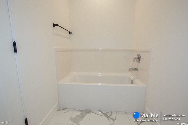 Building Photo - 2 br, 2 bath Townhome - 822 S 340 E