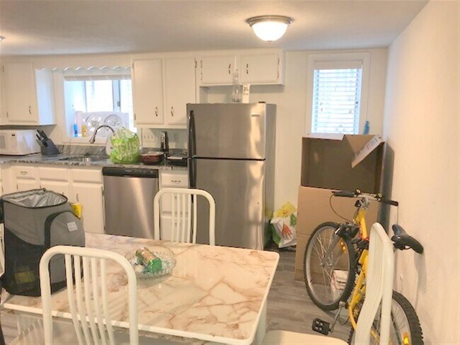 Building Photo - 93 Clinton St