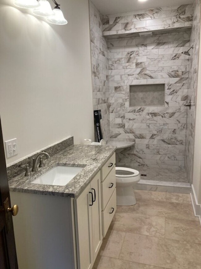 Building Photo - Maryville 37804 - COMING SOON! 1 bath stud...