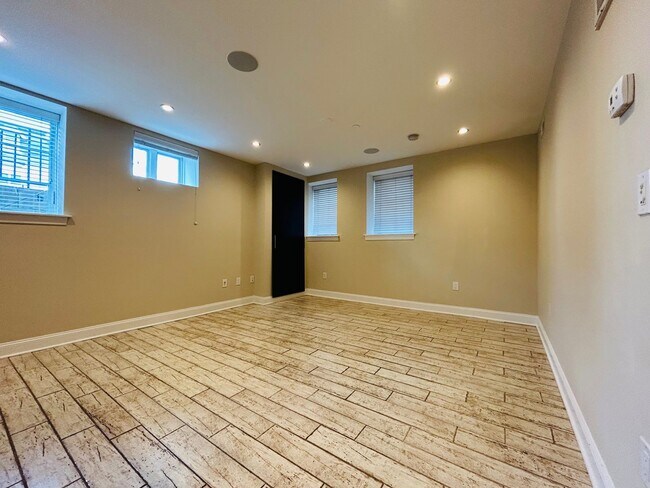 Foto del edificio - 4525 Fleming St