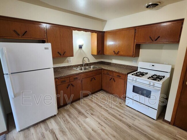 Foto del edificio - 10913 W Hampton Ave