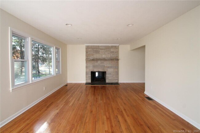 Foto del edificio - 24 High Acres Rd