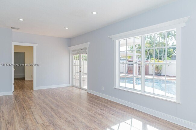 Foto del edificio - 5520 Hayes St