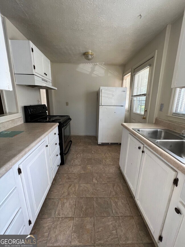 Building Photo - 145 Herring St