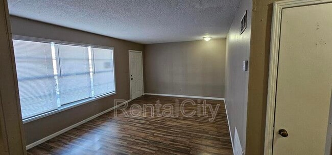Building Photo - 100 Marr Dr