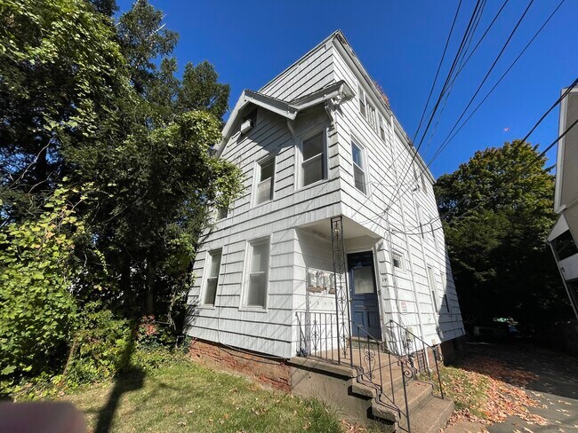 Building Photo - 19 Dayton St
