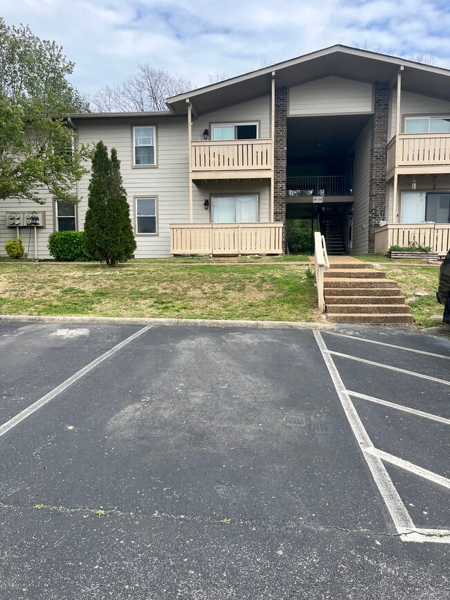 Building Photo - 809 Ashlawn Pl