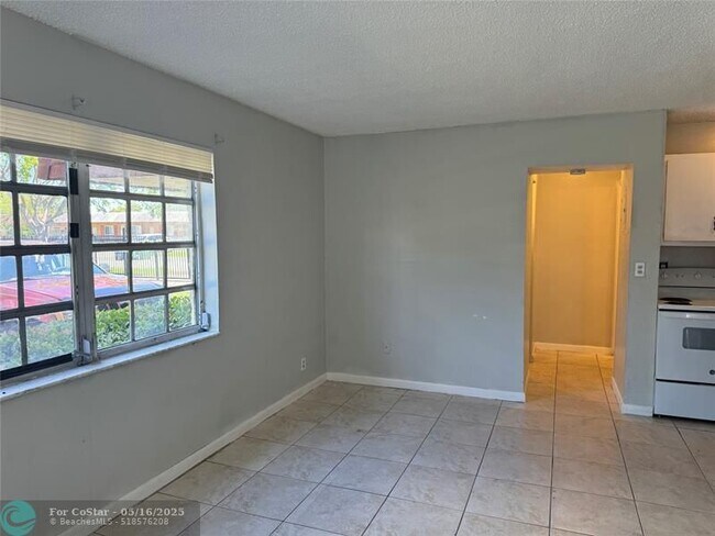 Foto del edificio - 5301 NW 18th Pl