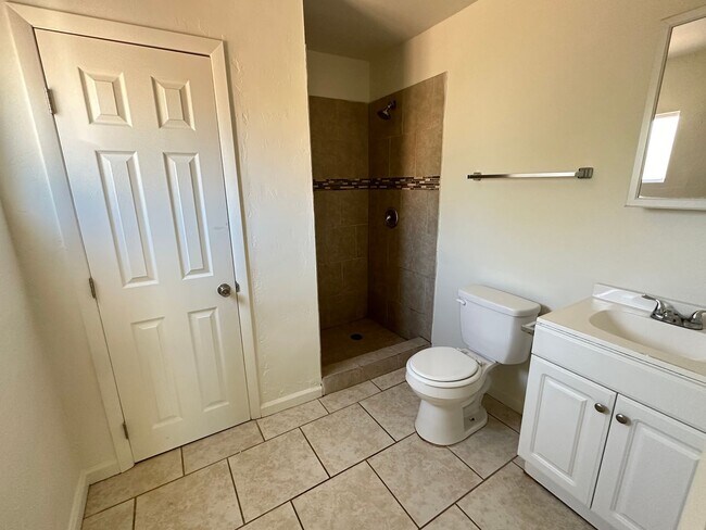 Building Photo - 238 W 33rd St