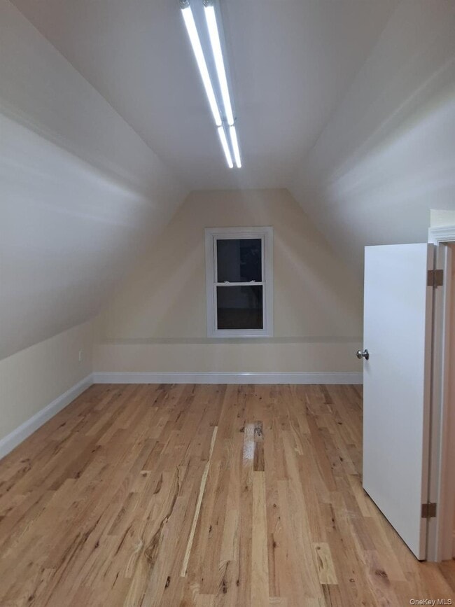 Building Photo - 601 E 226th St