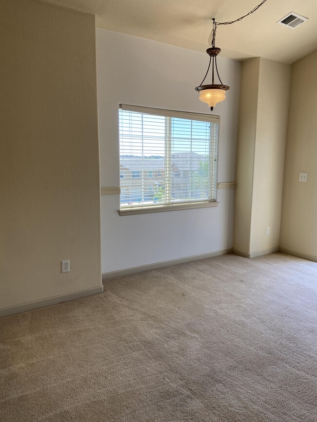 Building Photo - 6607 W 3rd St